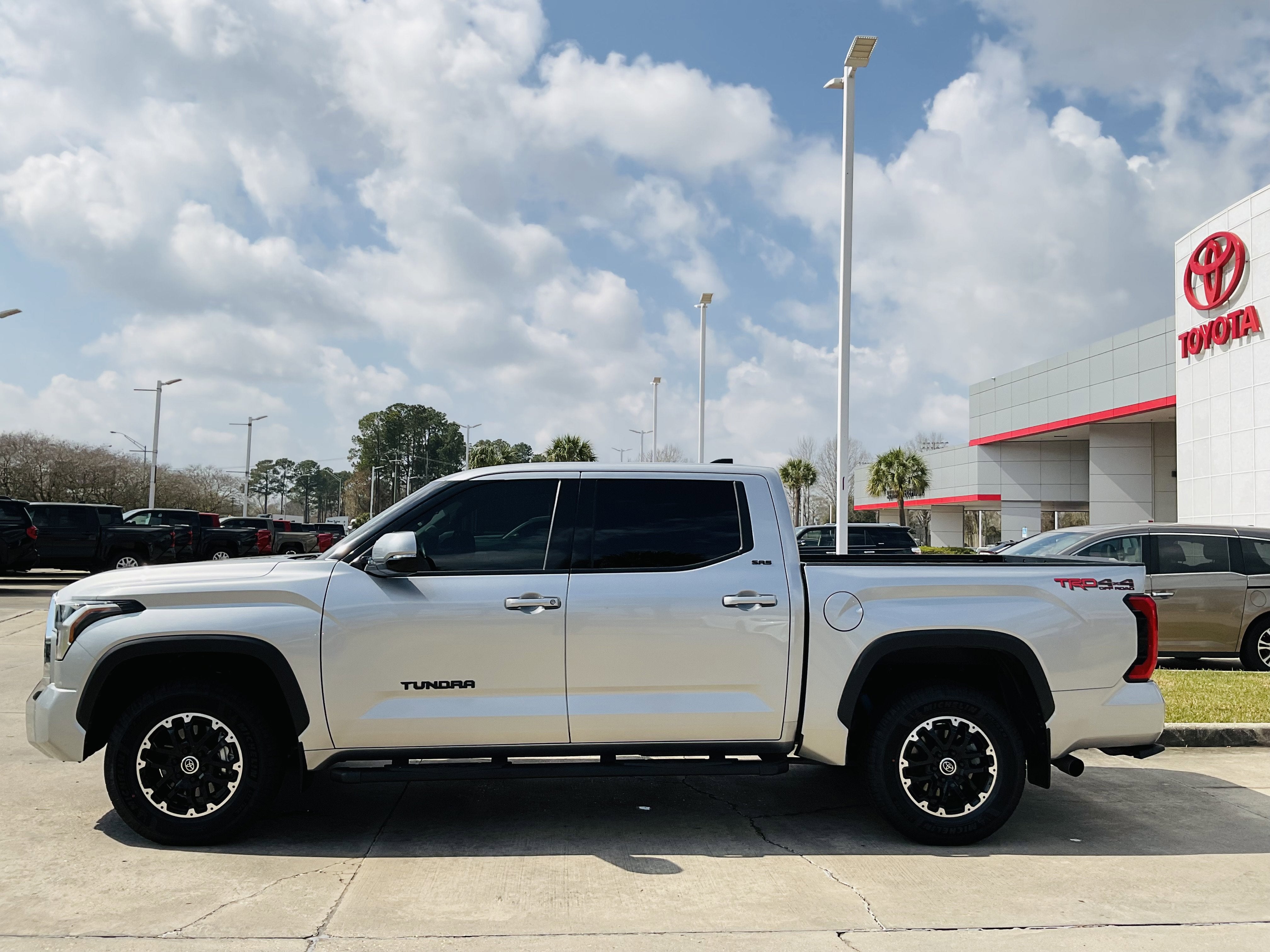 2023 Toyota TUNDRA 4X4 SR5
