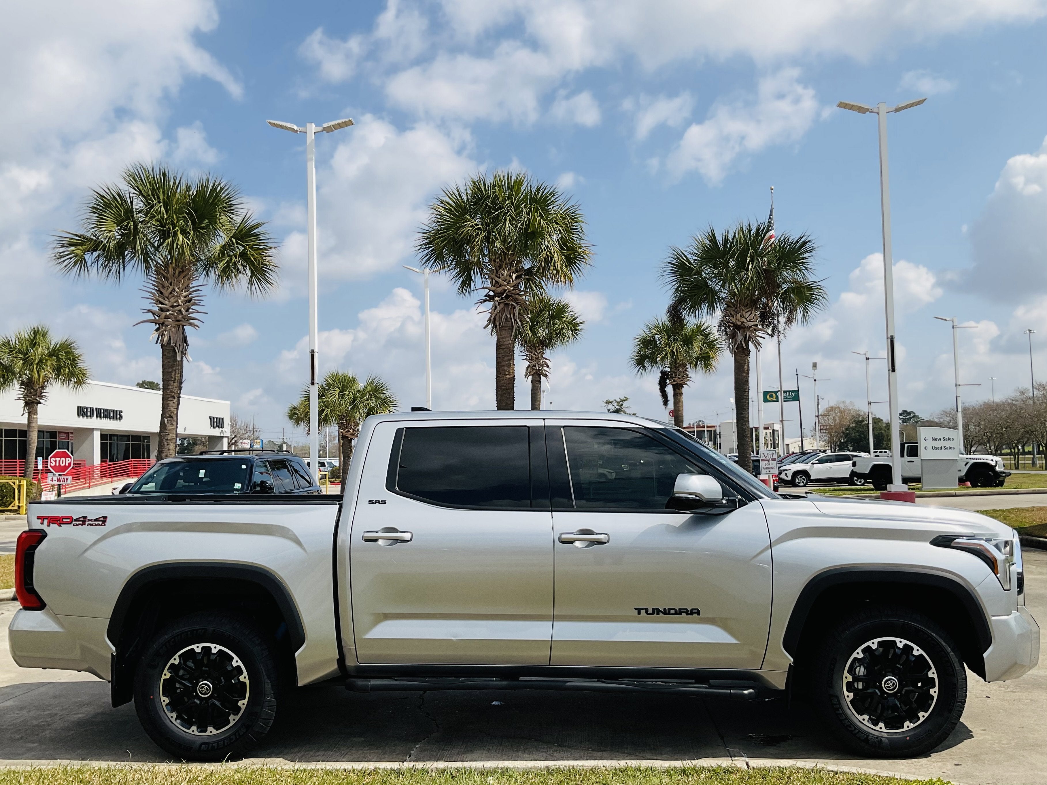 2023 Toyota TUNDRA 4X4 SR5