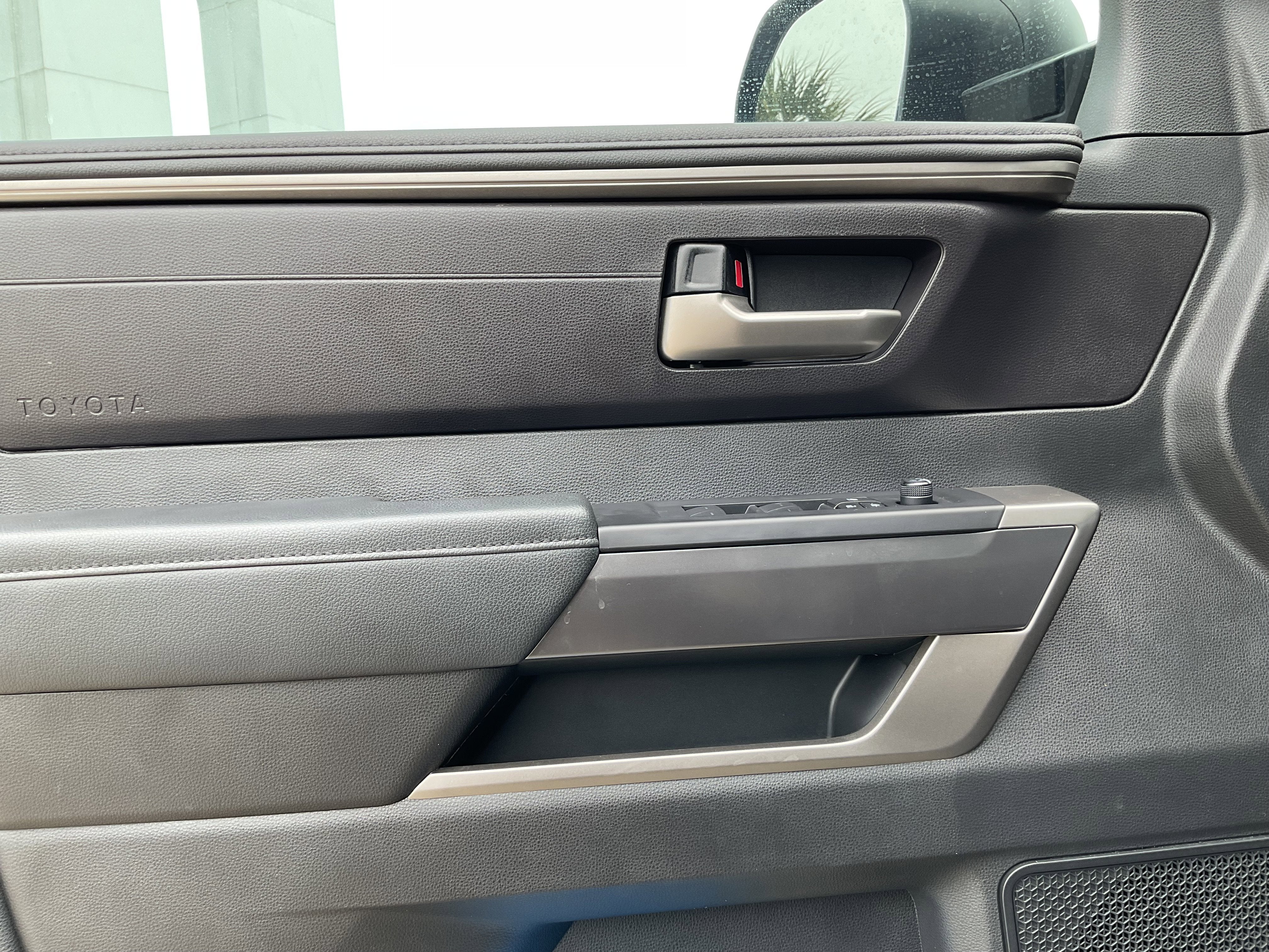 2024 Toyota TUNDRA 4X4 SR5