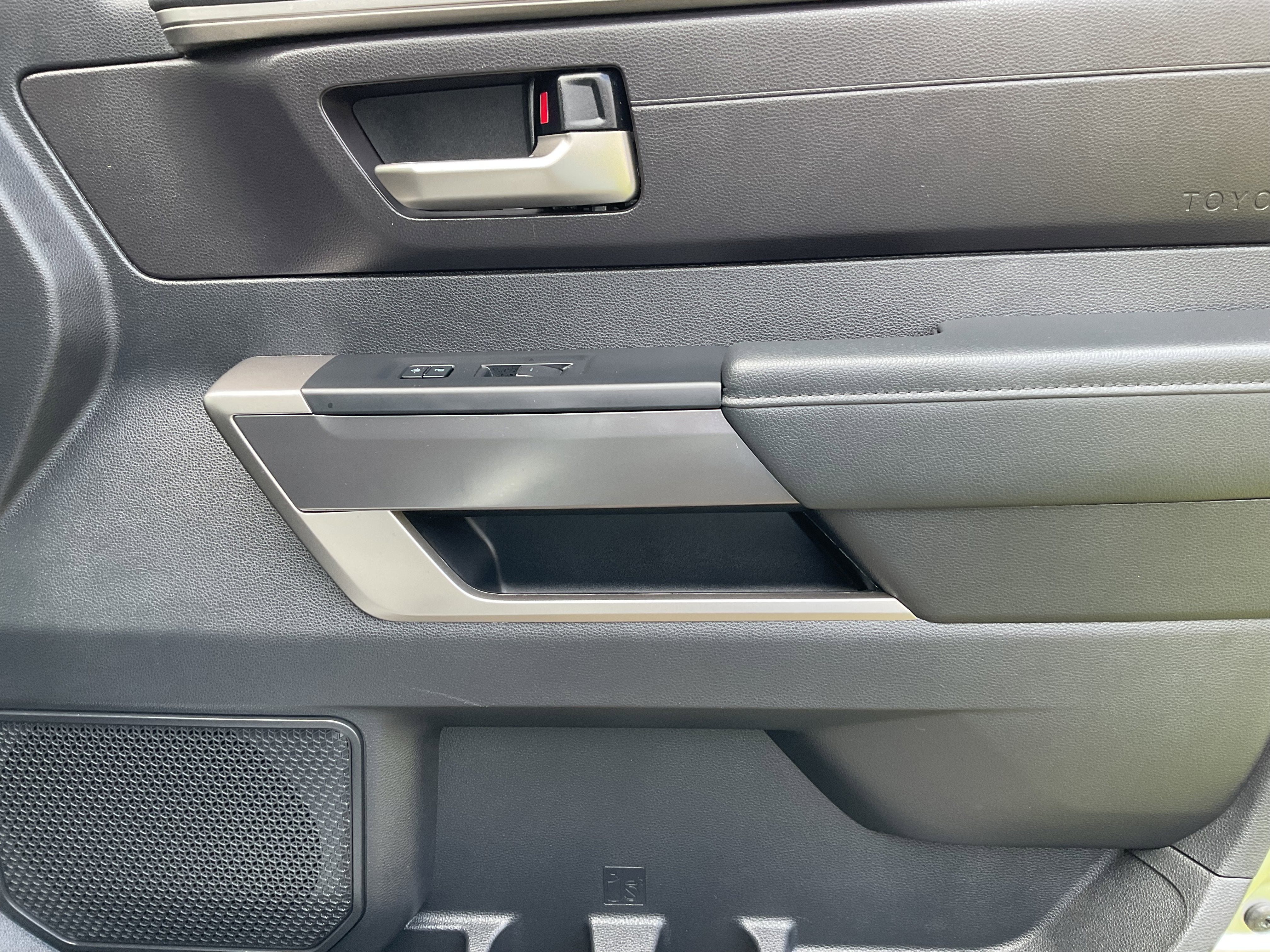 2024 Toyota TUNDRA 4X4 SR5