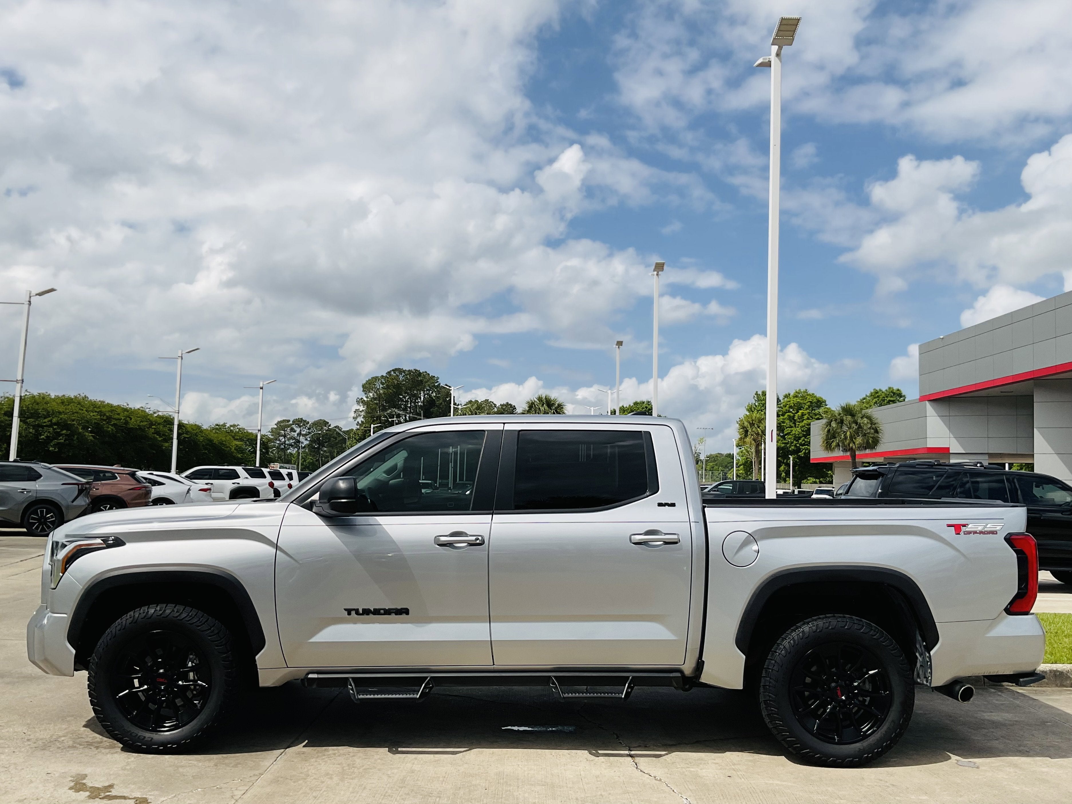 2024 Toyota TUNDRA 4X4 SR5