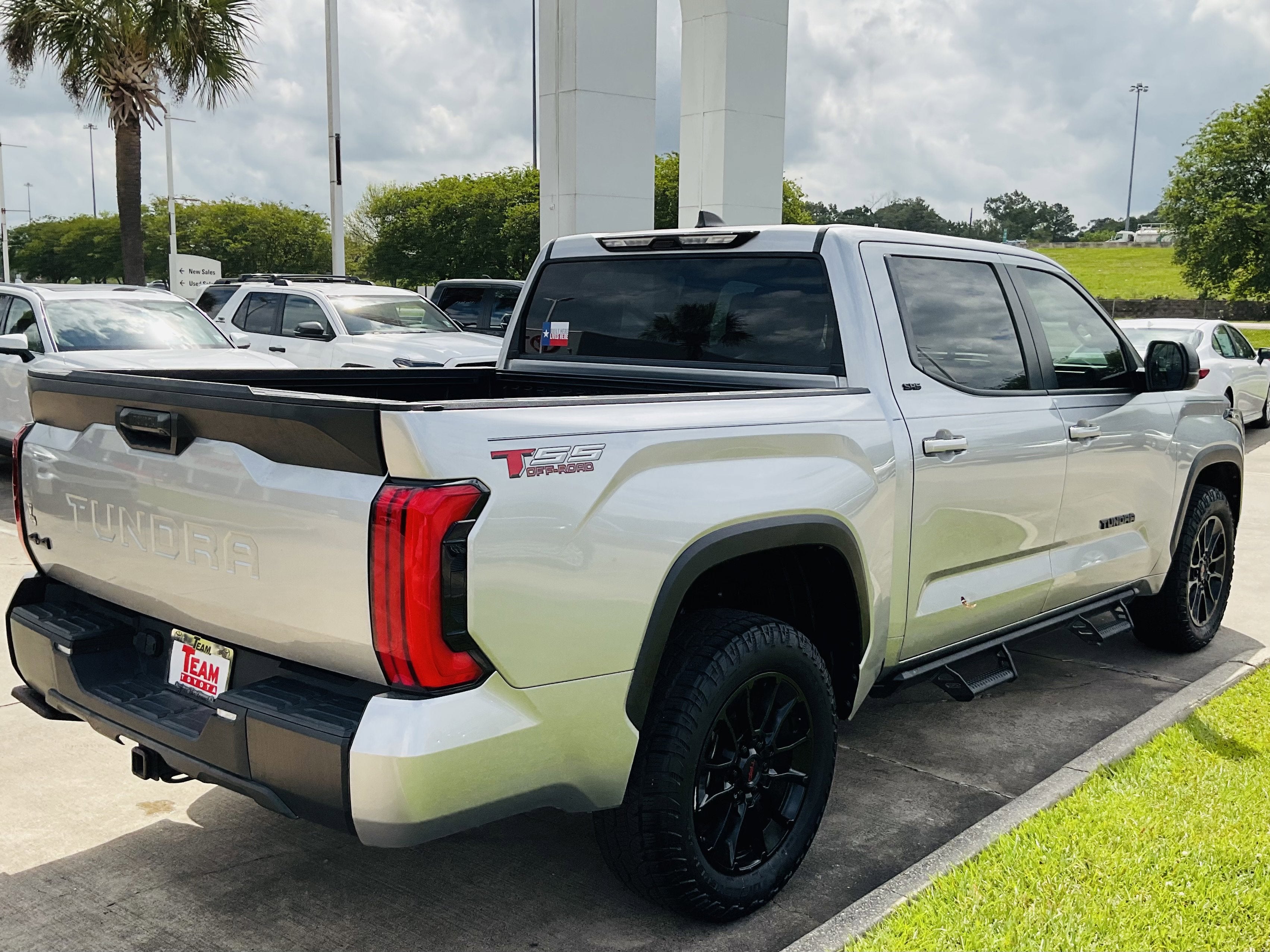 2024 Toyota TUNDRA 4X4 SR5