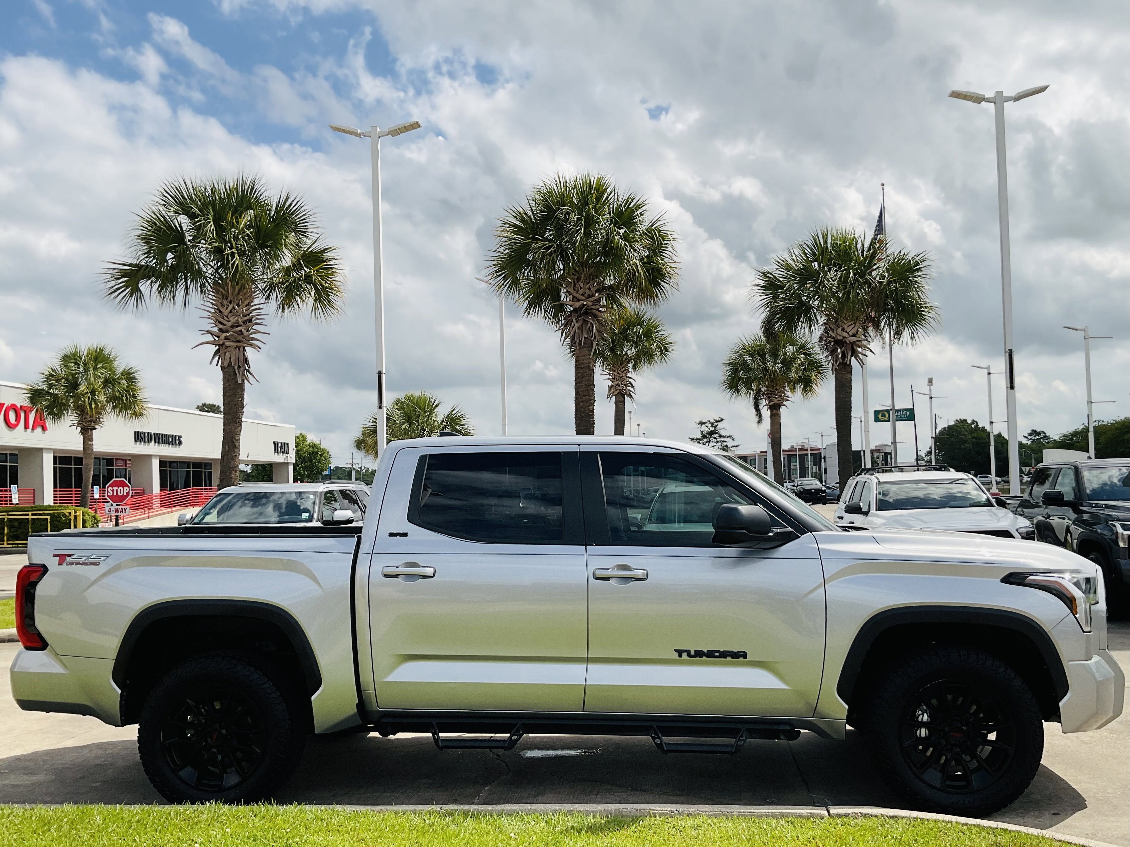 2024 Toyota TUNDRA 4X4 SR5