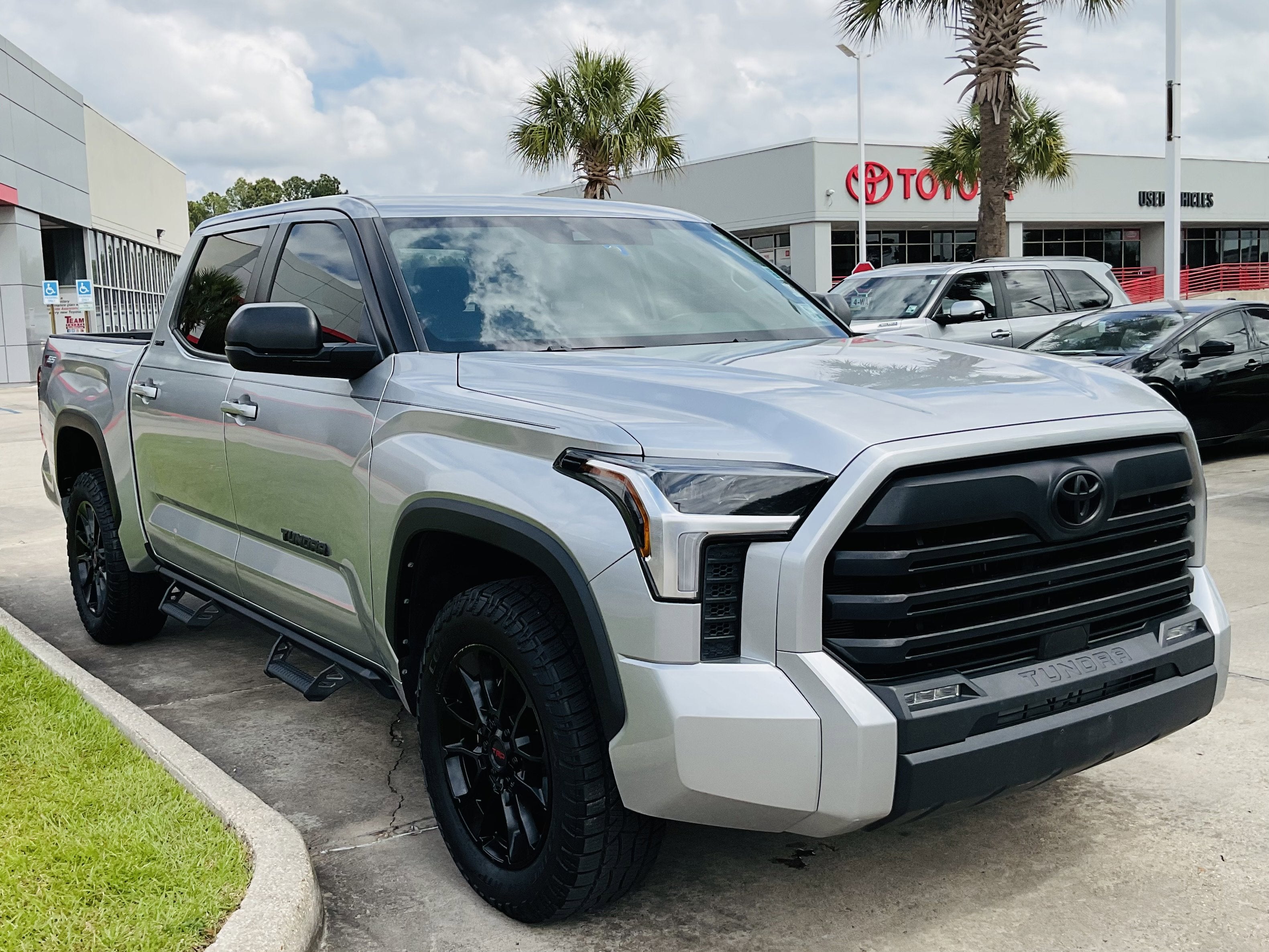 2024 Toyota TUNDRA 4X4 SR5