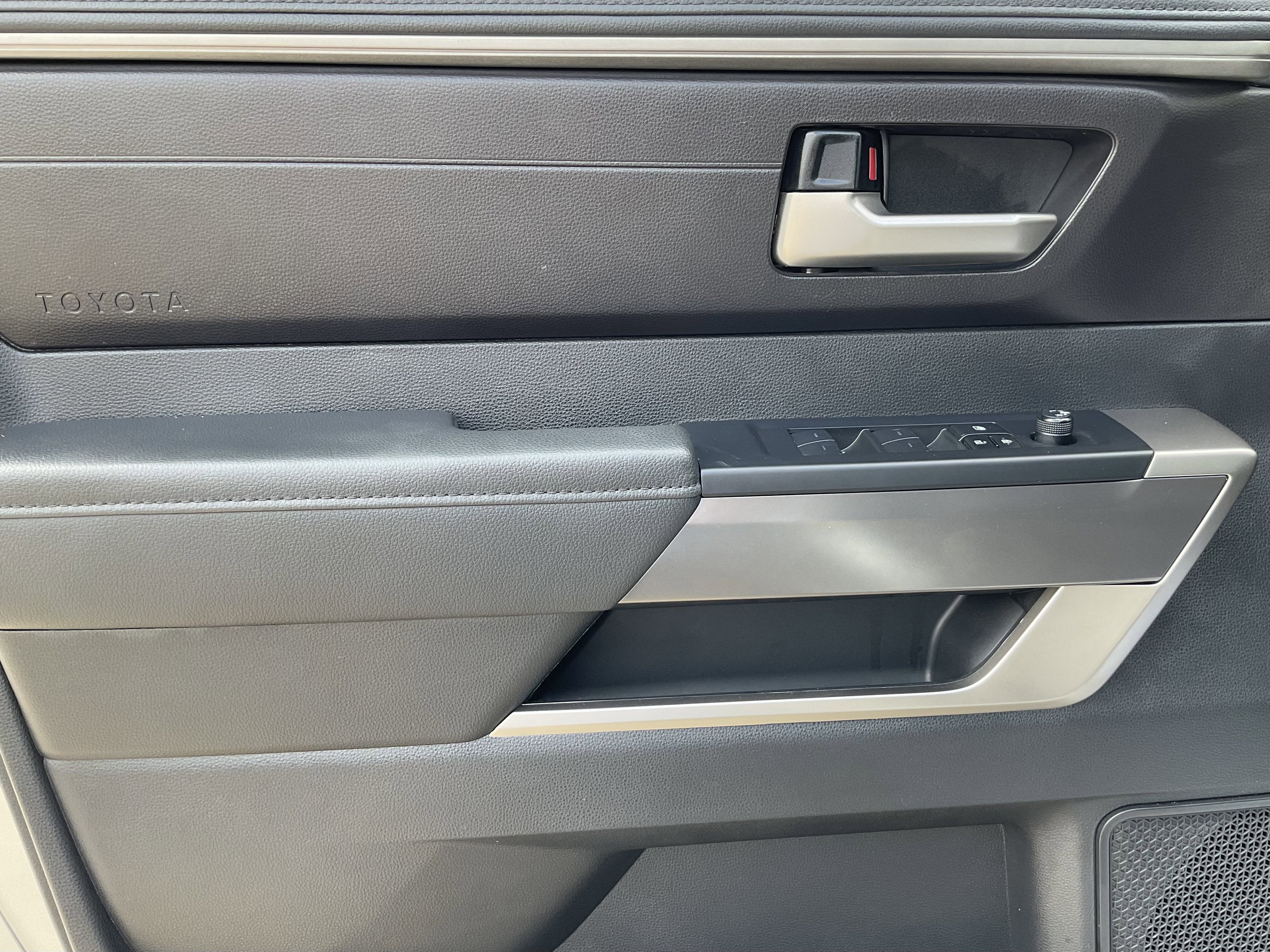 2024 Toyota TUNDRA 4X4 SR5