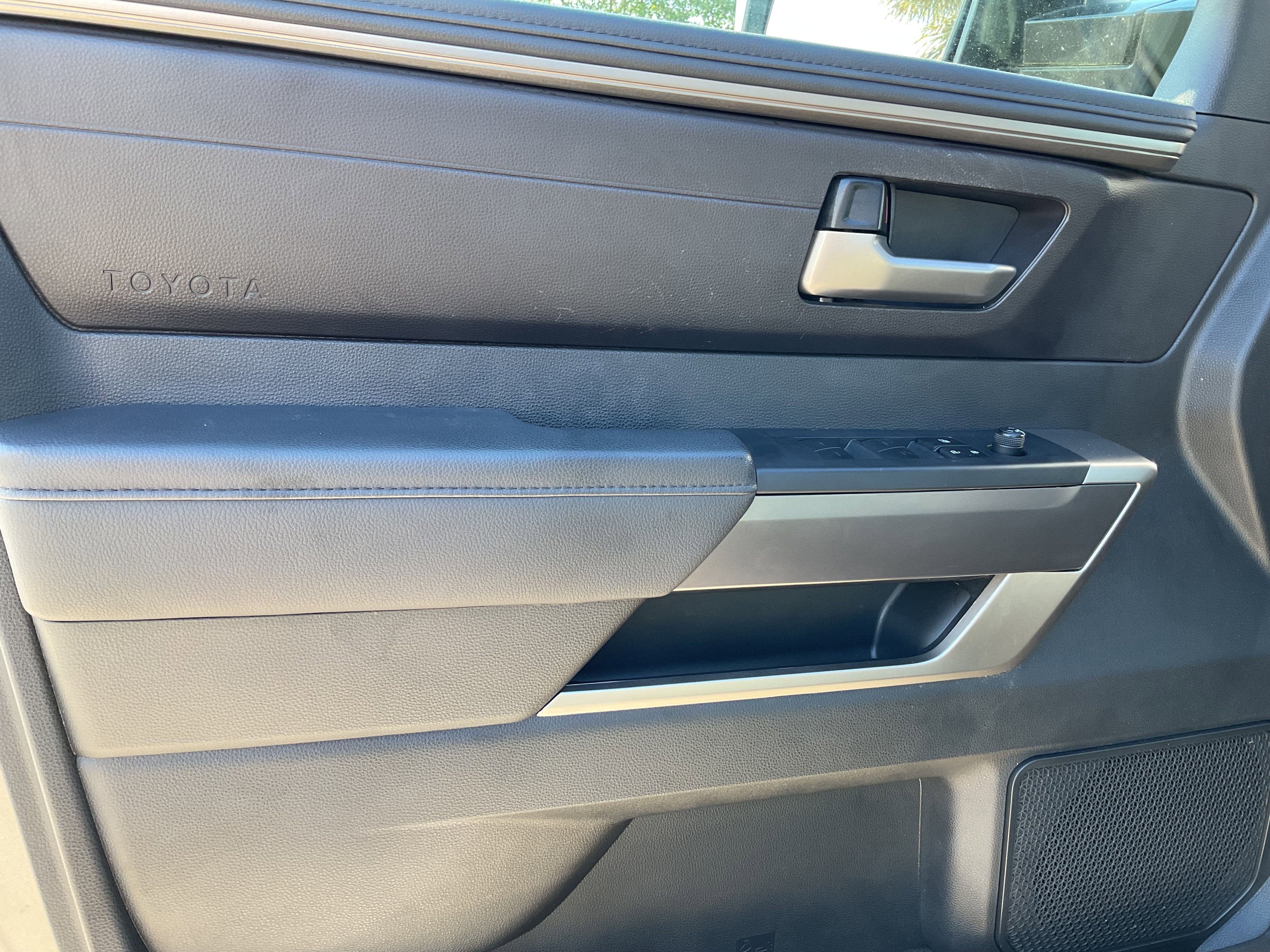 2024 Toyota TUNDRA 4X4 SR5