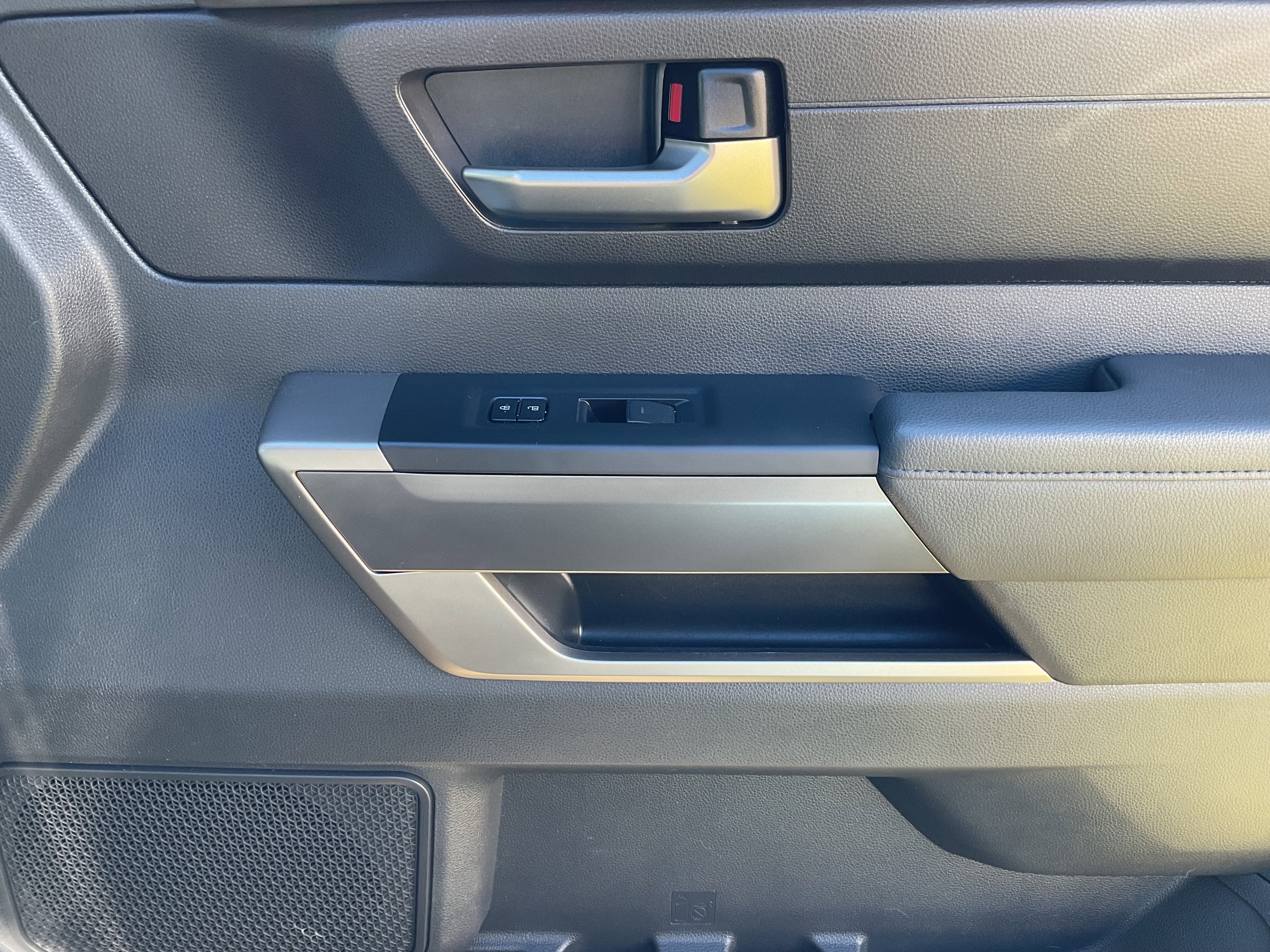 2024 Toyota TUNDRA 4X4 SR5