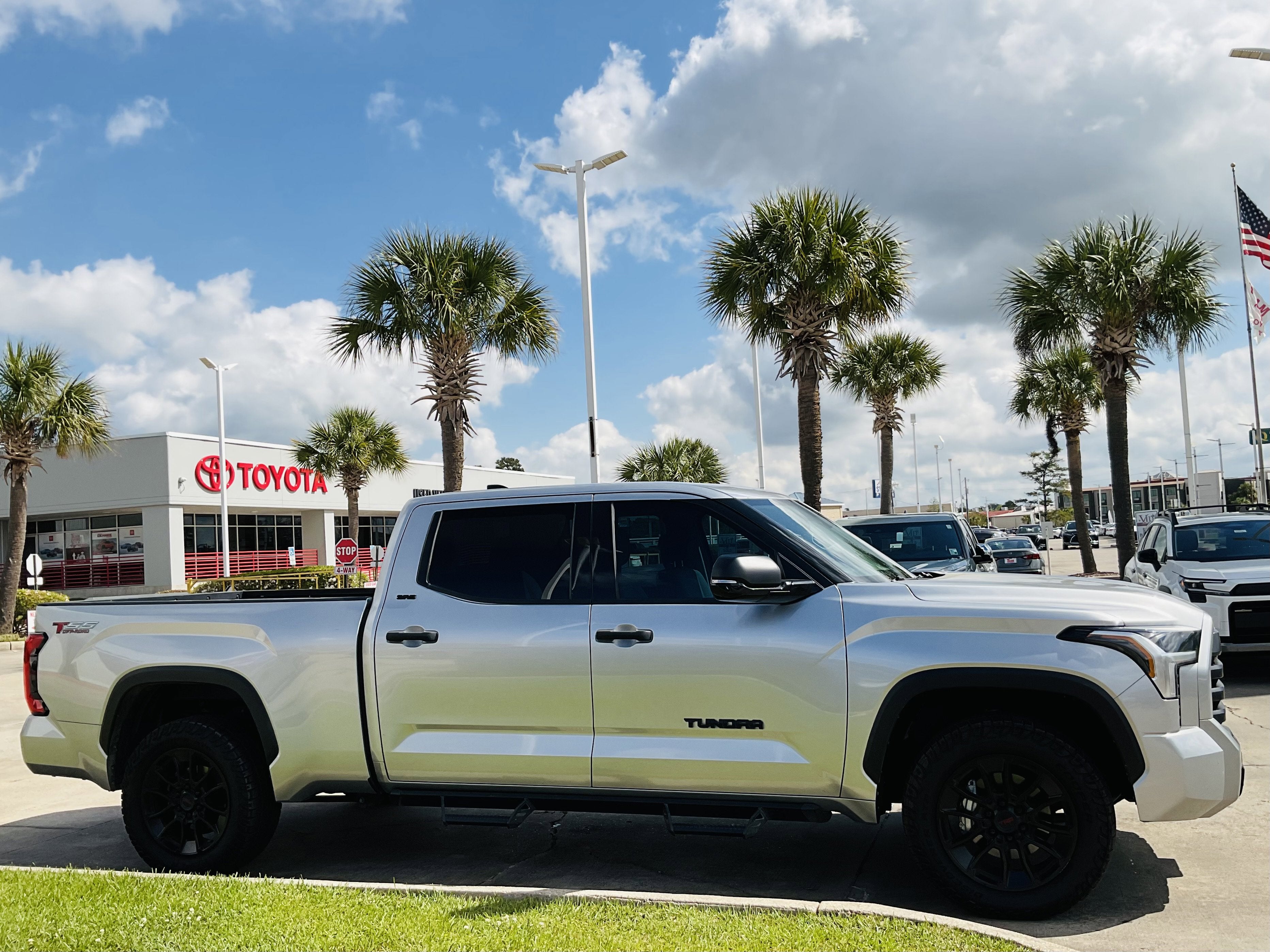 2023 Toyota TUNDRA 4X4 SR5
