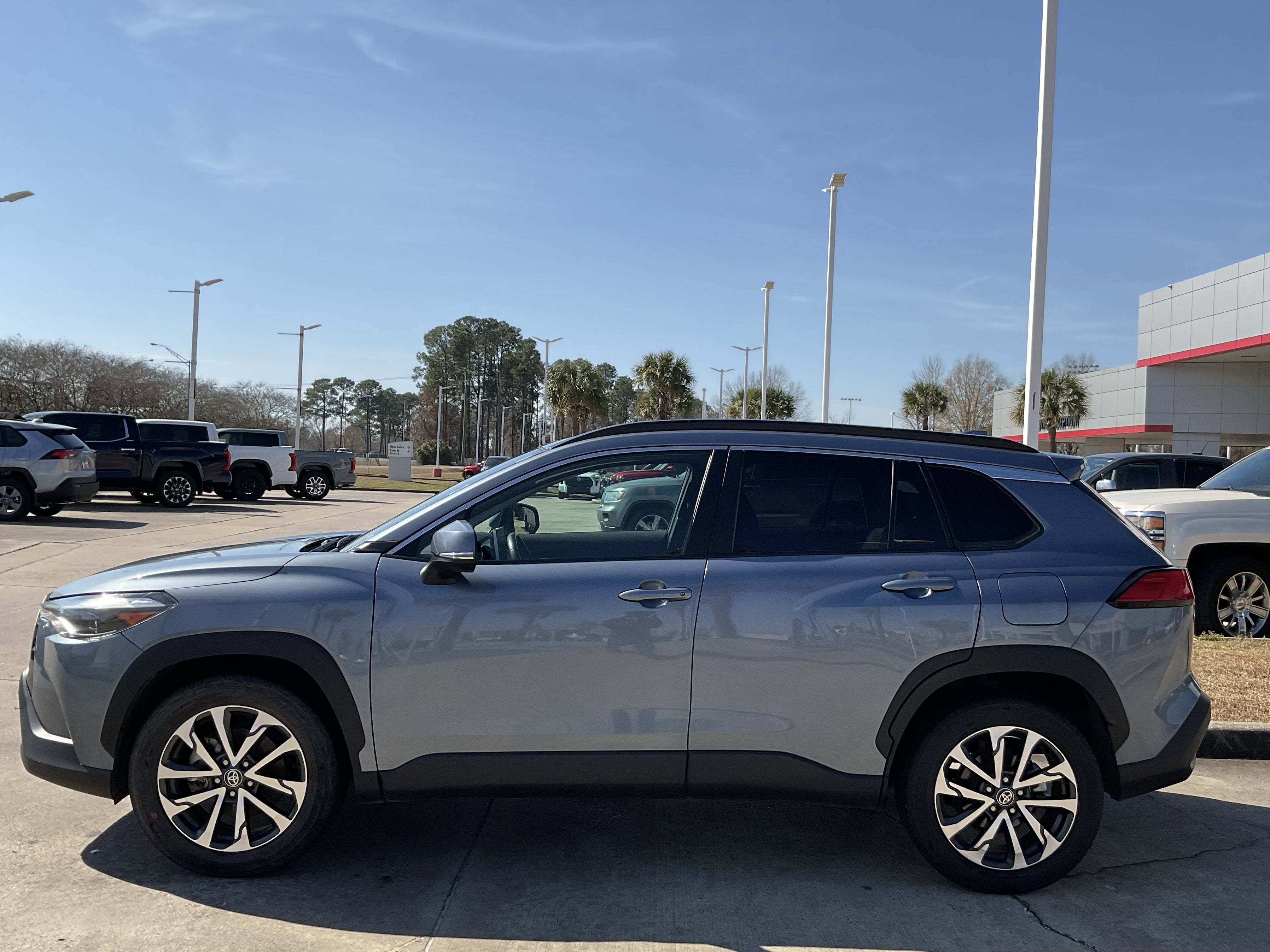 Used 2024 Toyota Corolla Cross XLE with VIN 7MUEAAAG6RV080568 for sale in Northfield, Minnesota