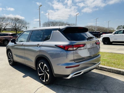 2023 Mitsubishi Outlander SE
