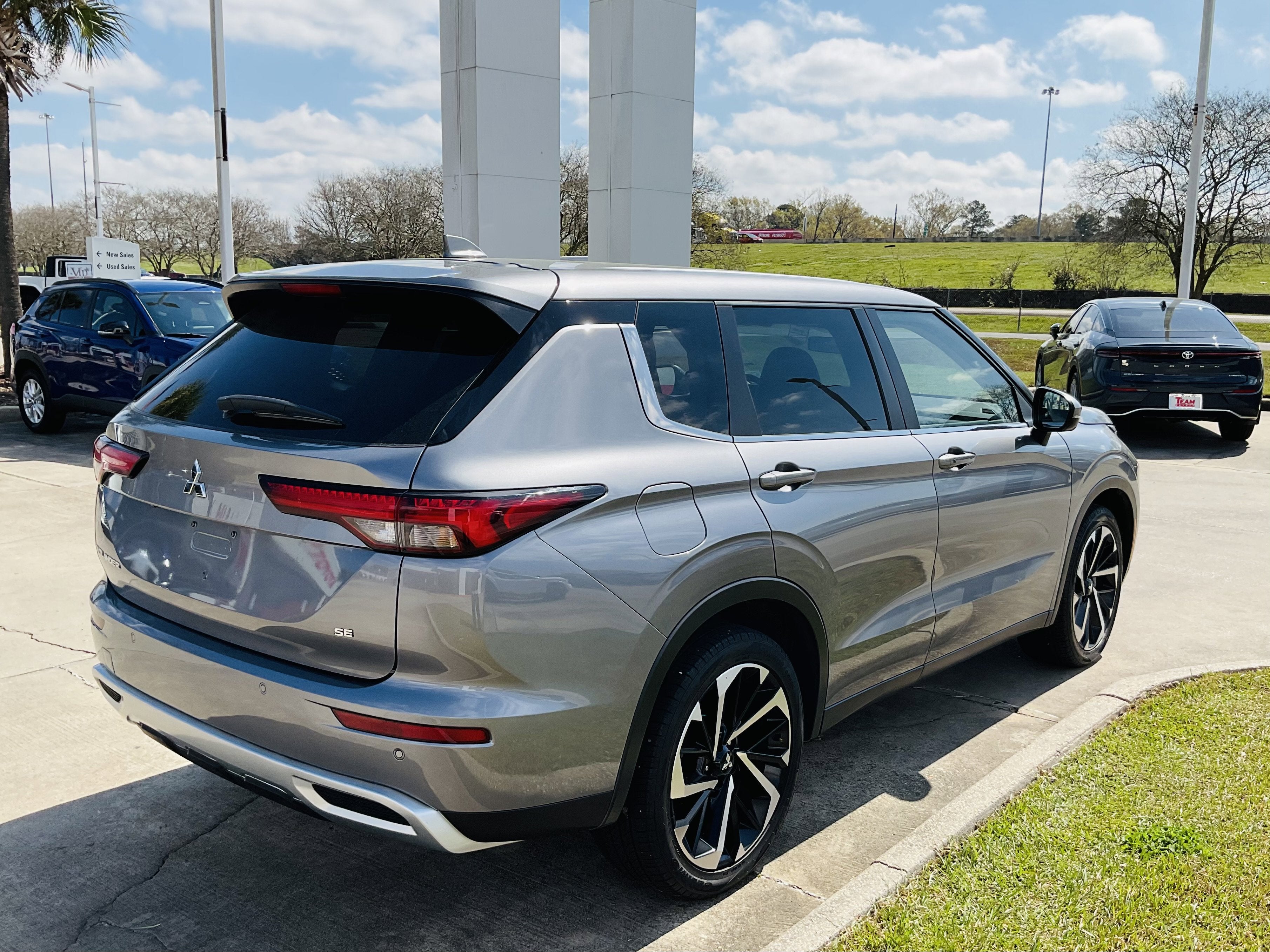 2023 Mitsubishi Outlander SE