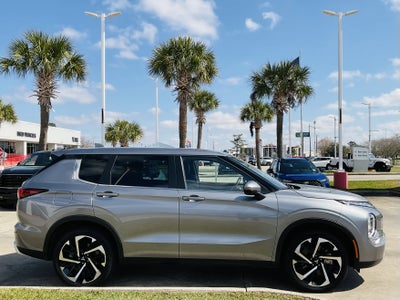 2023 Mitsubishi Outlander SE