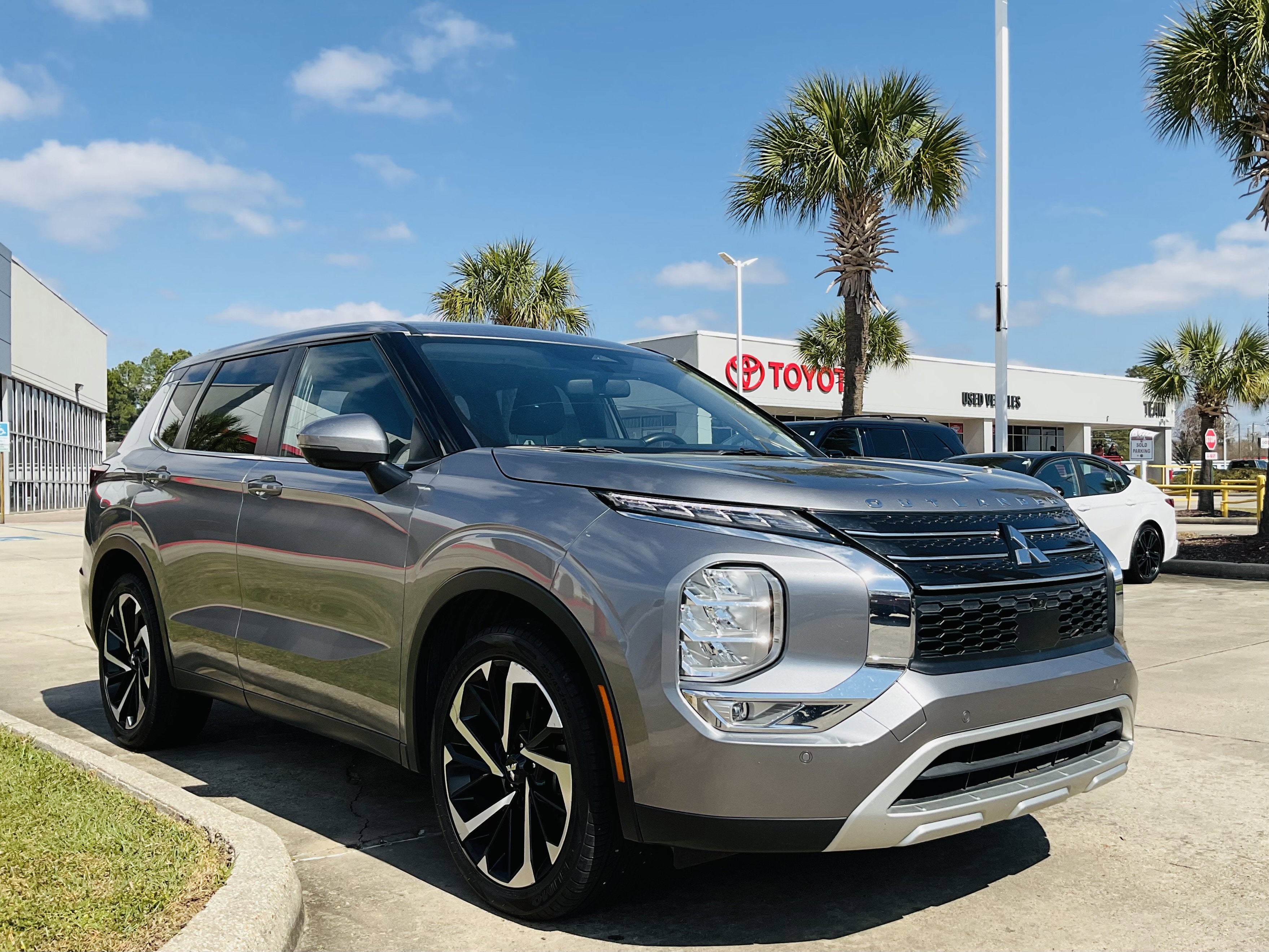 2023 Mitsubishi Outlander SE