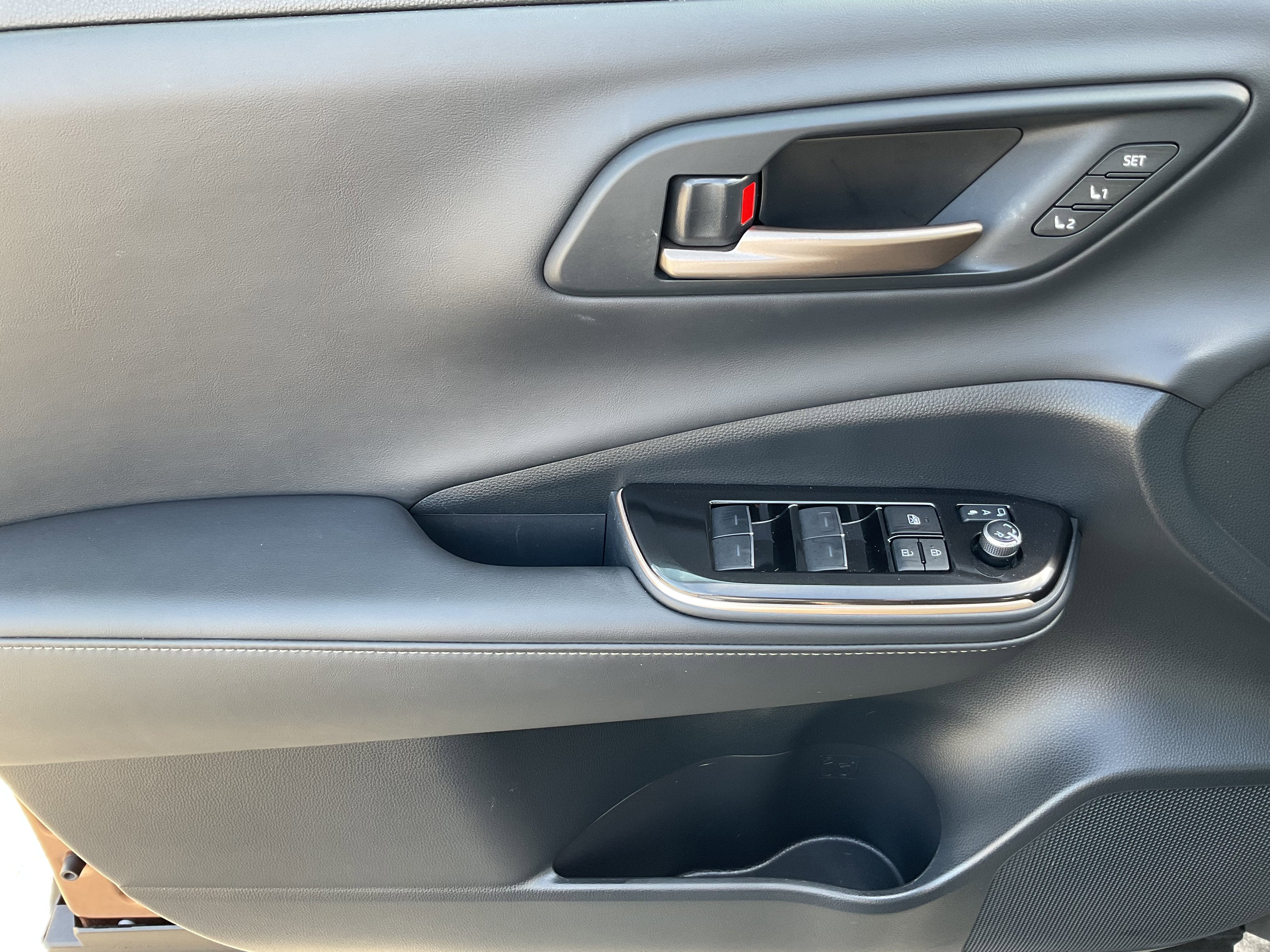 2025 Toyota CROWN Platinum