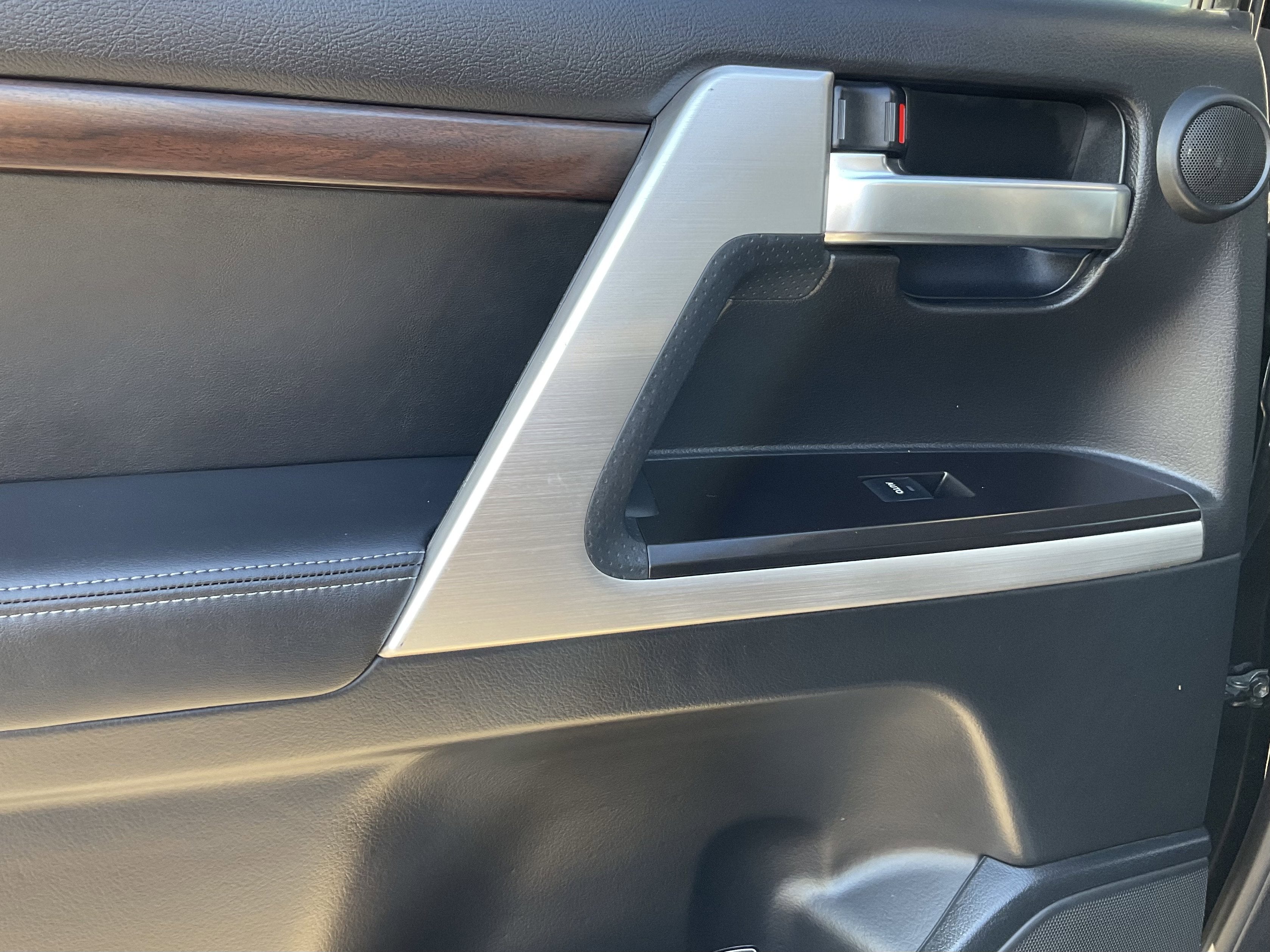 2016 Toyota LAND CRUISER 4dr 4WD (Natl)