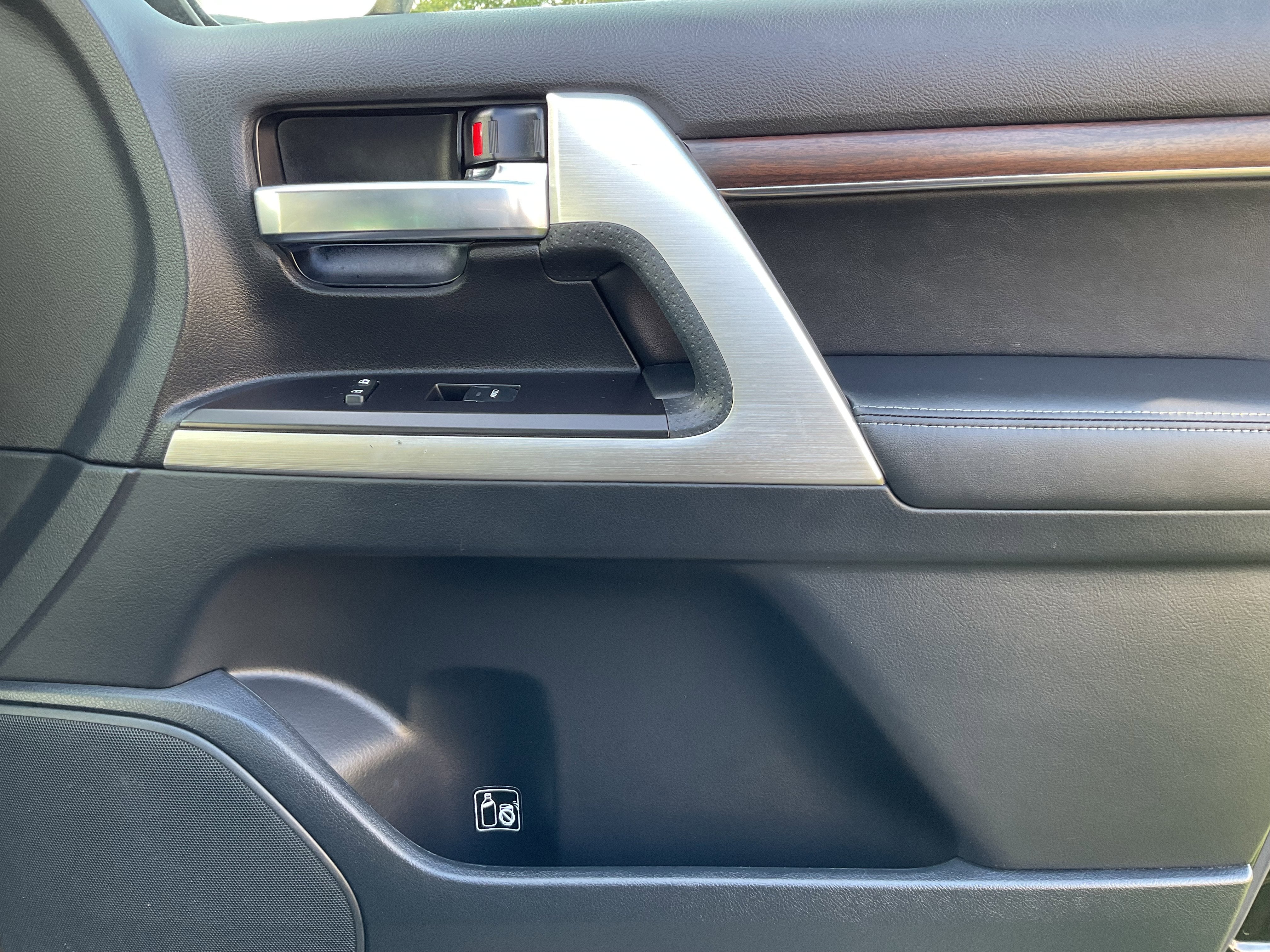 2016 Toyota LAND CRUISER 4dr 4WD (Natl)