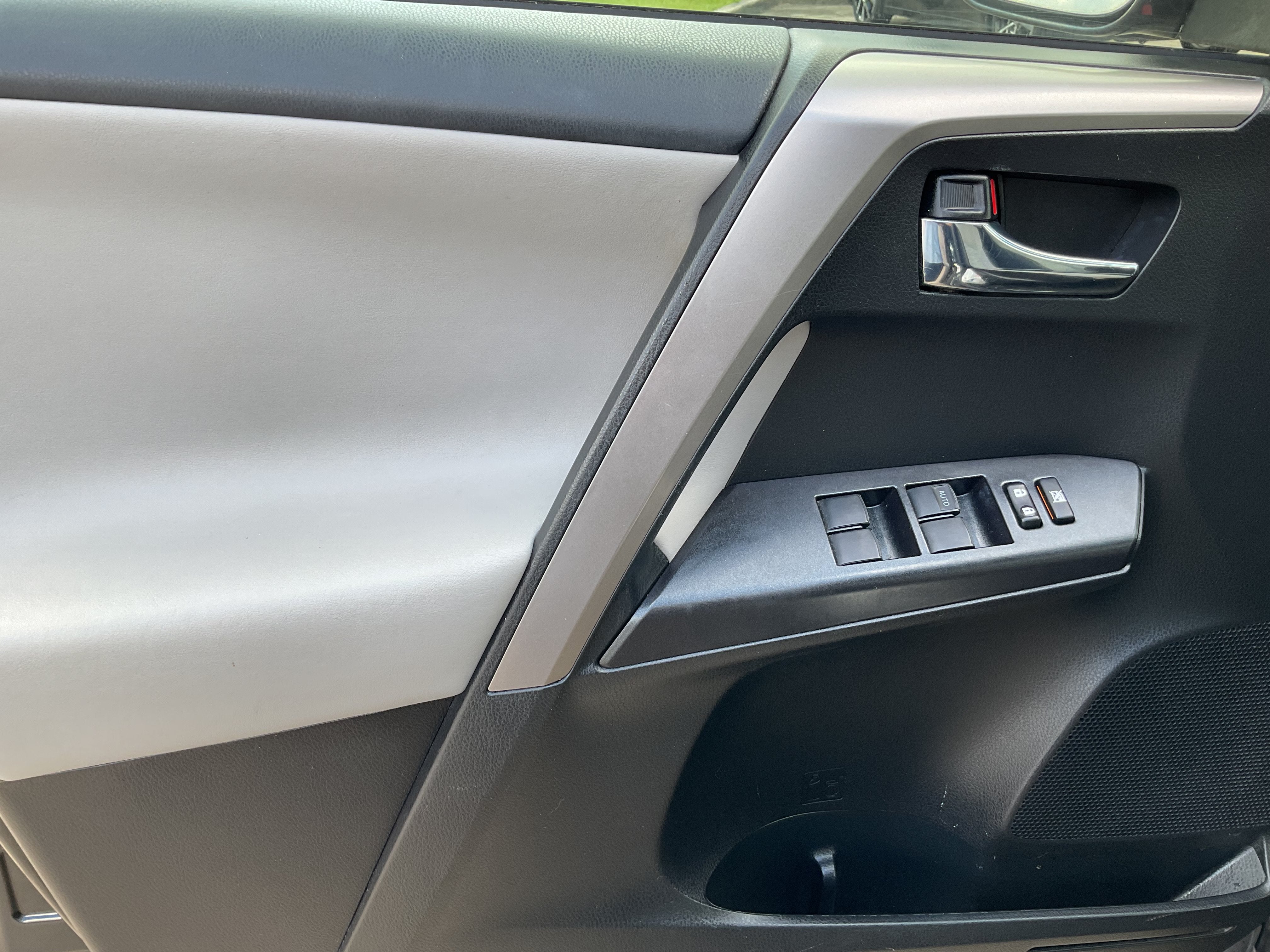 2016 Toyota RAV4 Hybrid XLE