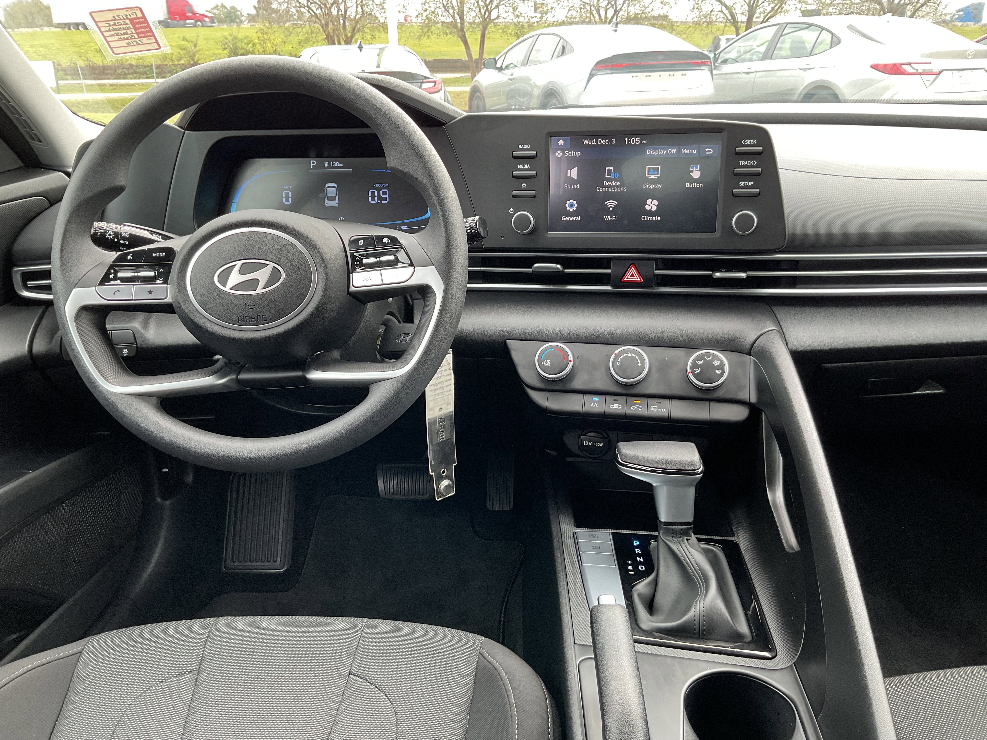 2025 Hyundai Elantra SE