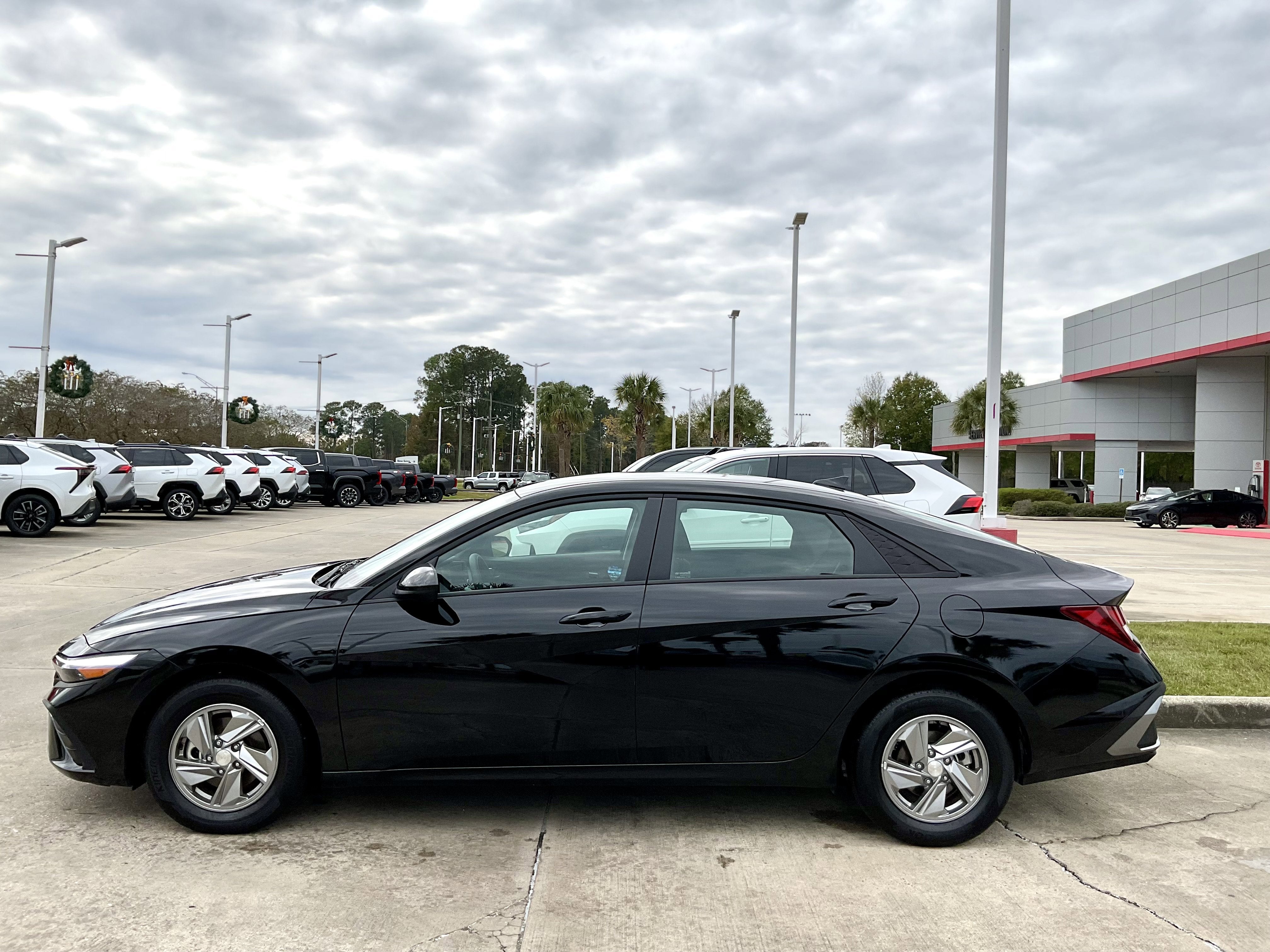 2025 Hyundai Elantra SE