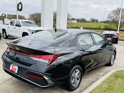 2025 Hyundai Elantra SE