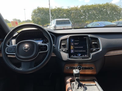 2022 Volvo XC90 Momentum