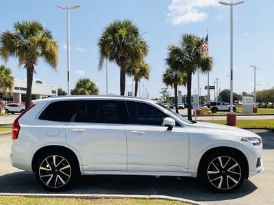 2022 Volvo XC90 Momentum