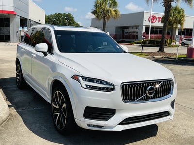 2022 Volvo XC90 Momentum