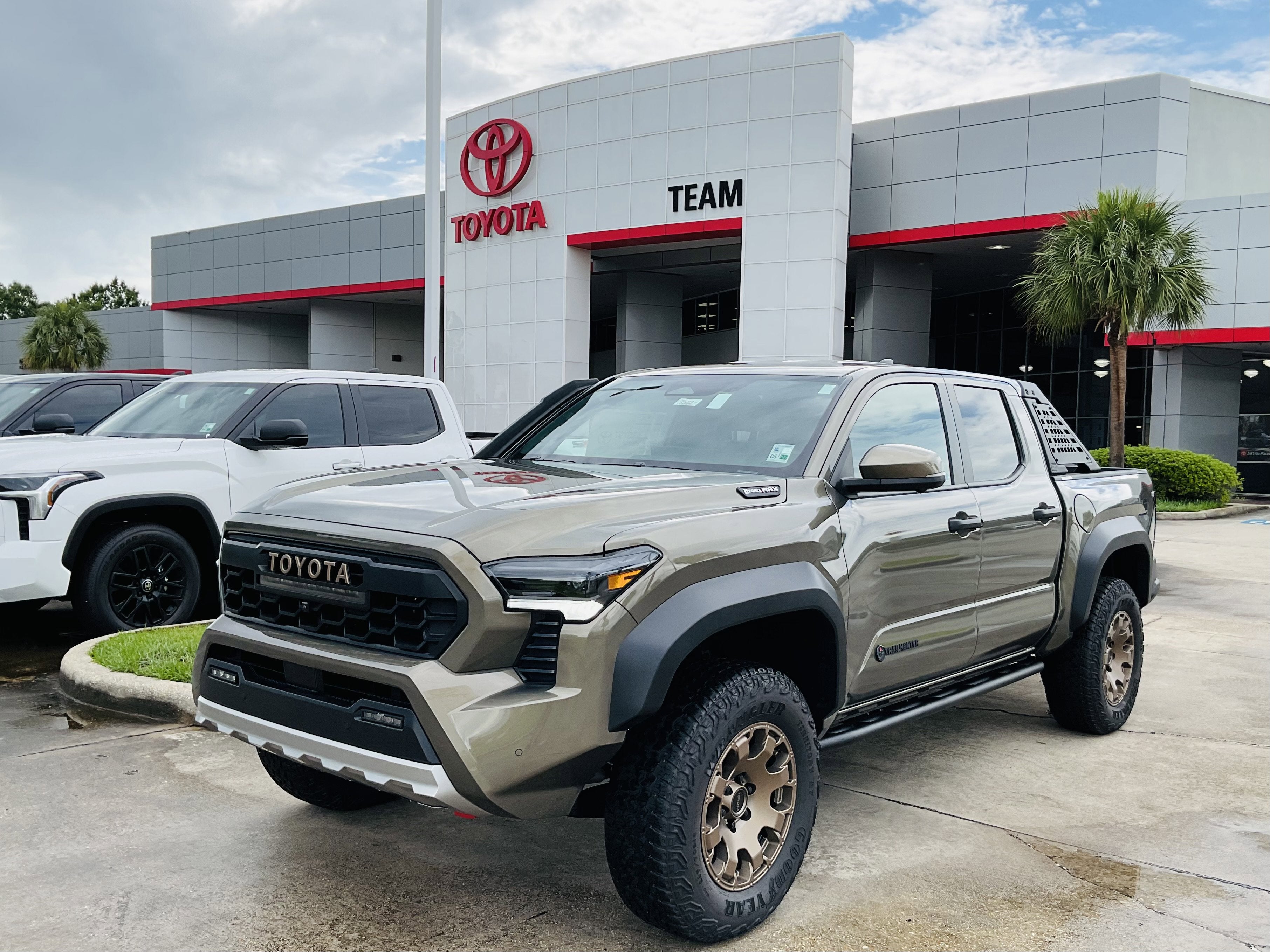 2026 Toyota Tacoma i-FORCE MAX Trailhunter